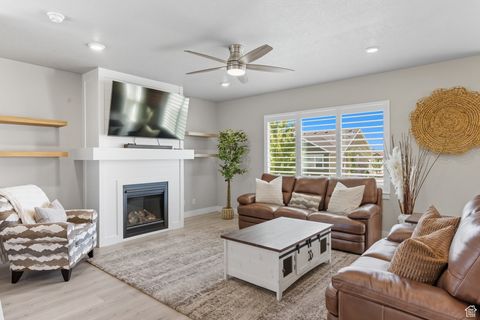 Tiny photo for 572 S CHAMBERLAIN ST, Mapleton, UT 84664 (MLS # 2112816)