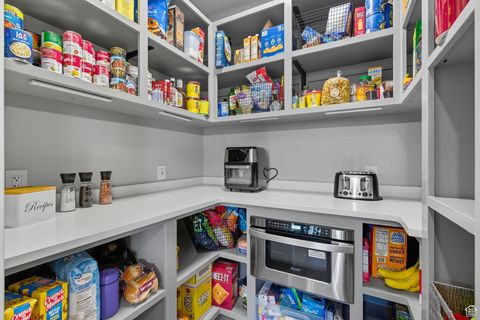 Tiny photo for 572 S CHAMBERLAIN ST, Mapleton, UT 84664 (MLS # 2112816)