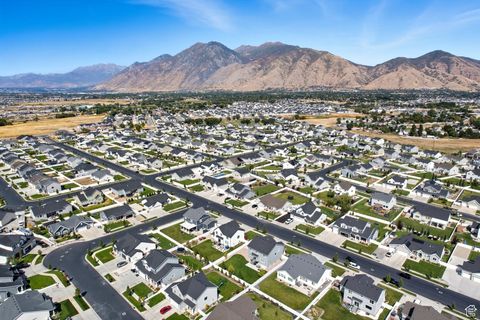 Tiny photo for 572 S CHAMBERLAIN ST, Mapleton, UT 84664 (MLS # 2112816)