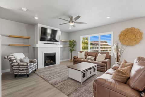 Tiny photo for 572 S CHAMBERLAIN ST, Mapleton, UT 84664 (MLS # 2112816)