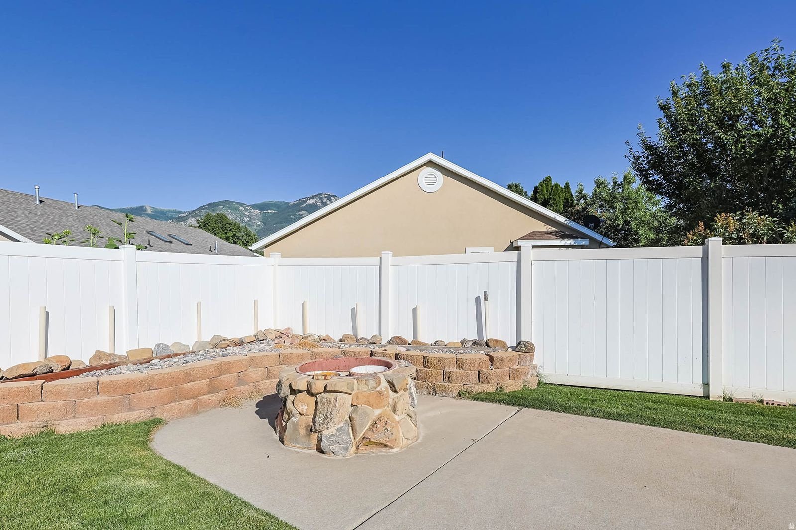 COTTAGES AT COLONIAL SPRINGS - Residential
