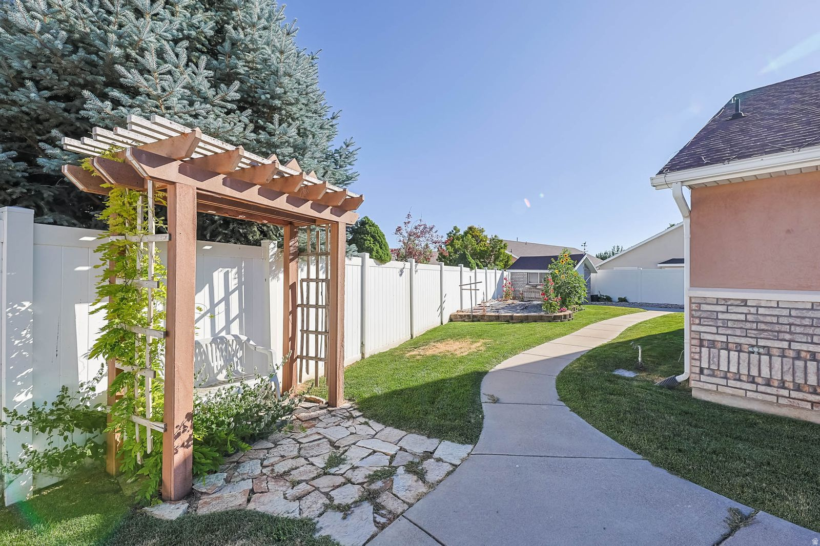 COTTAGES AT COLONIAL SPRINGS - Residential