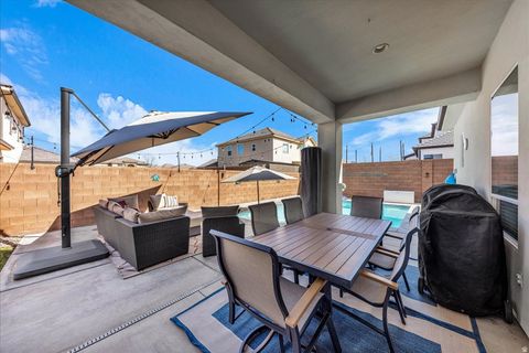 Tiny photo for 2723 E BRIARWOOD DR, Saint George, UT 84790 (MLS # 2140718)