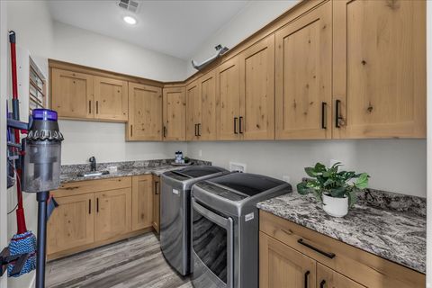 Tiny photo for 2723 E BRIARWOOD DR, Saint George, UT 84790 (MLS # 2140718)