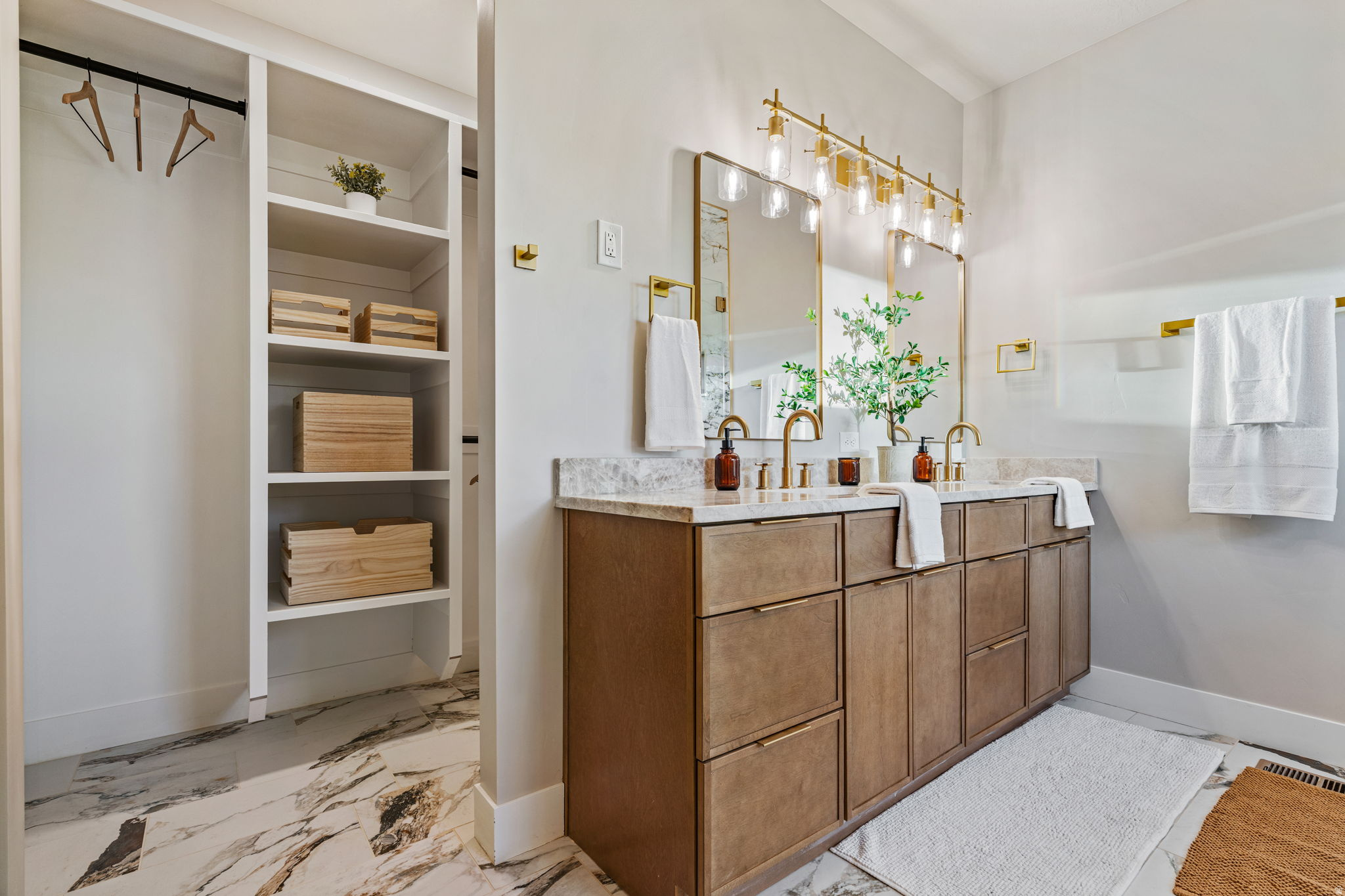 VILLAGE - Residential