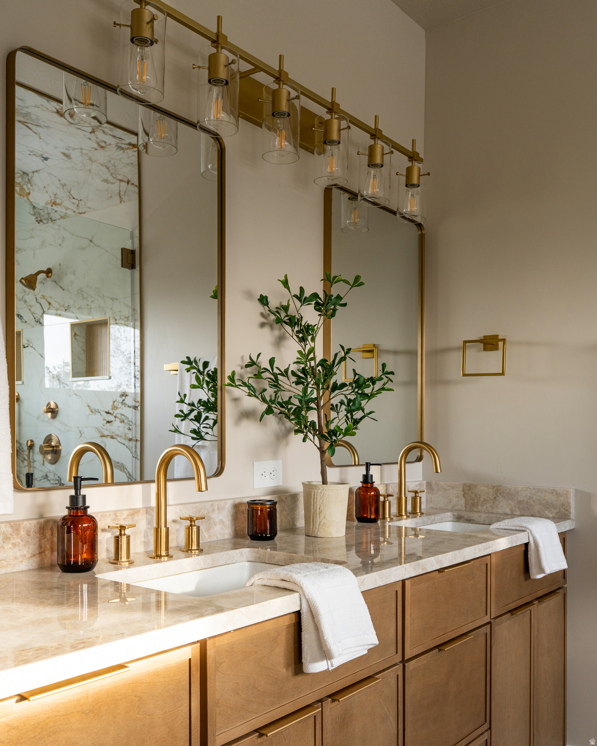 VILLAGE - Residential