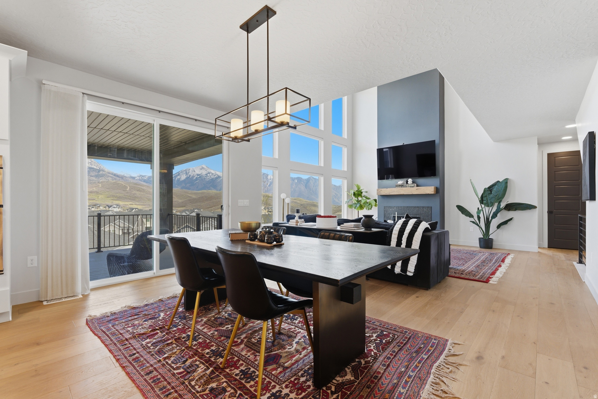 SUNCREST EDELWEISS - Residential