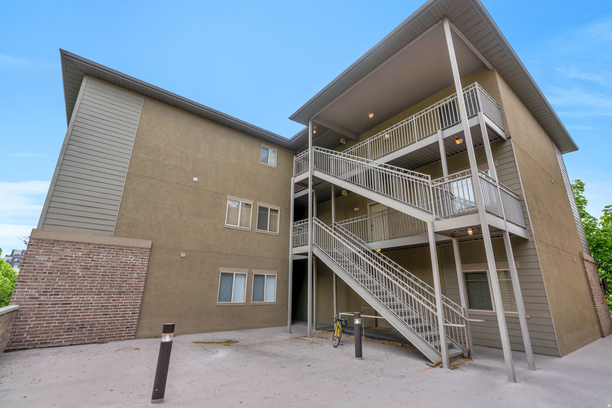 BEL COURTYARD - Residential