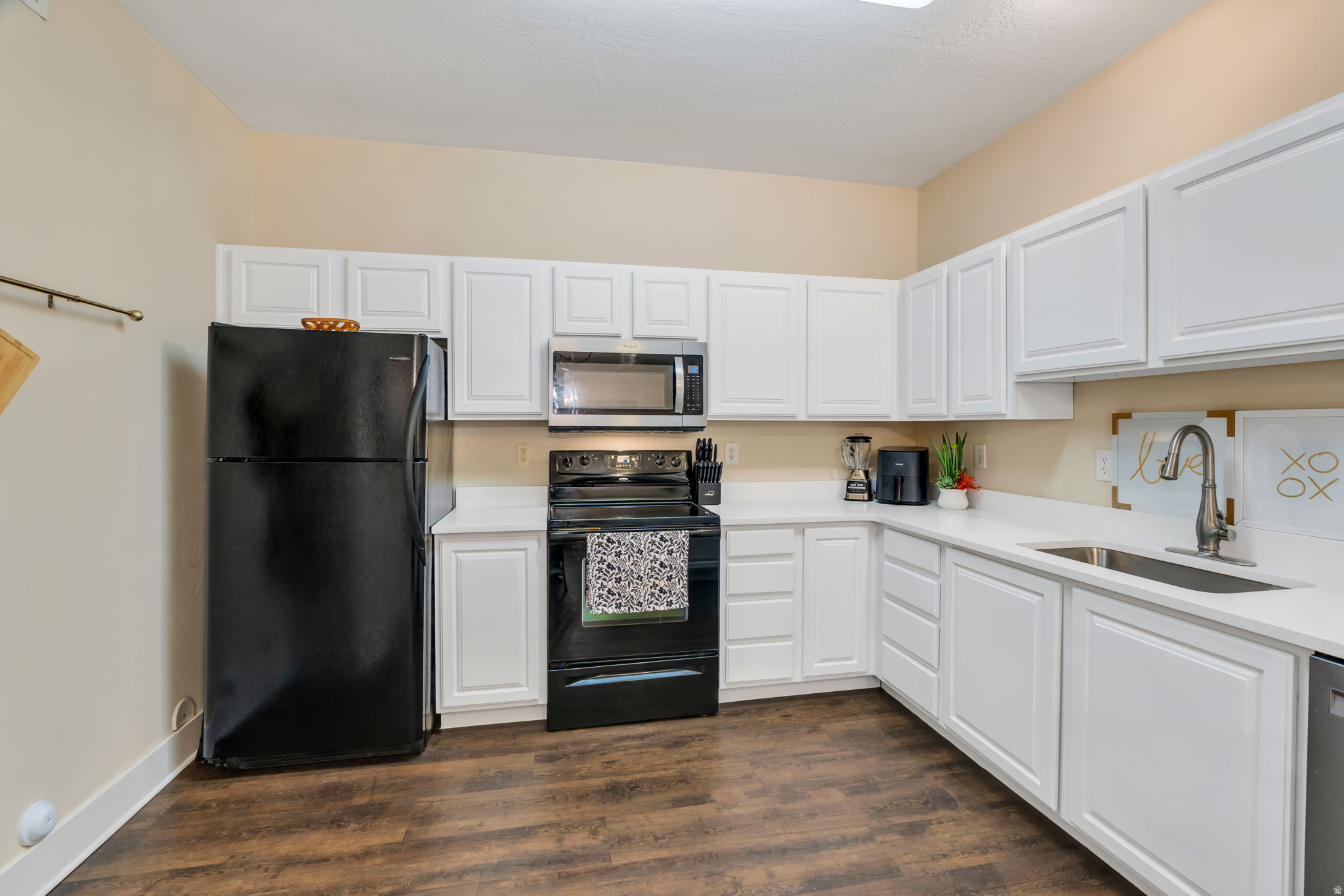 BEL COURTYARD - Residential