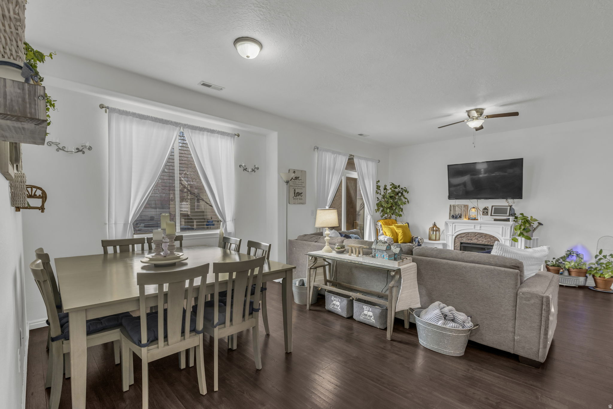 TOWNS AT HUNTER VILLAGE - Residential