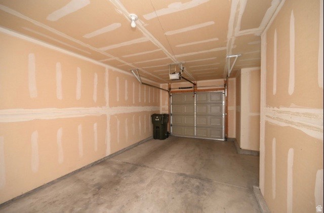 TOWNS AT HUNTER VILLAGE - Residential