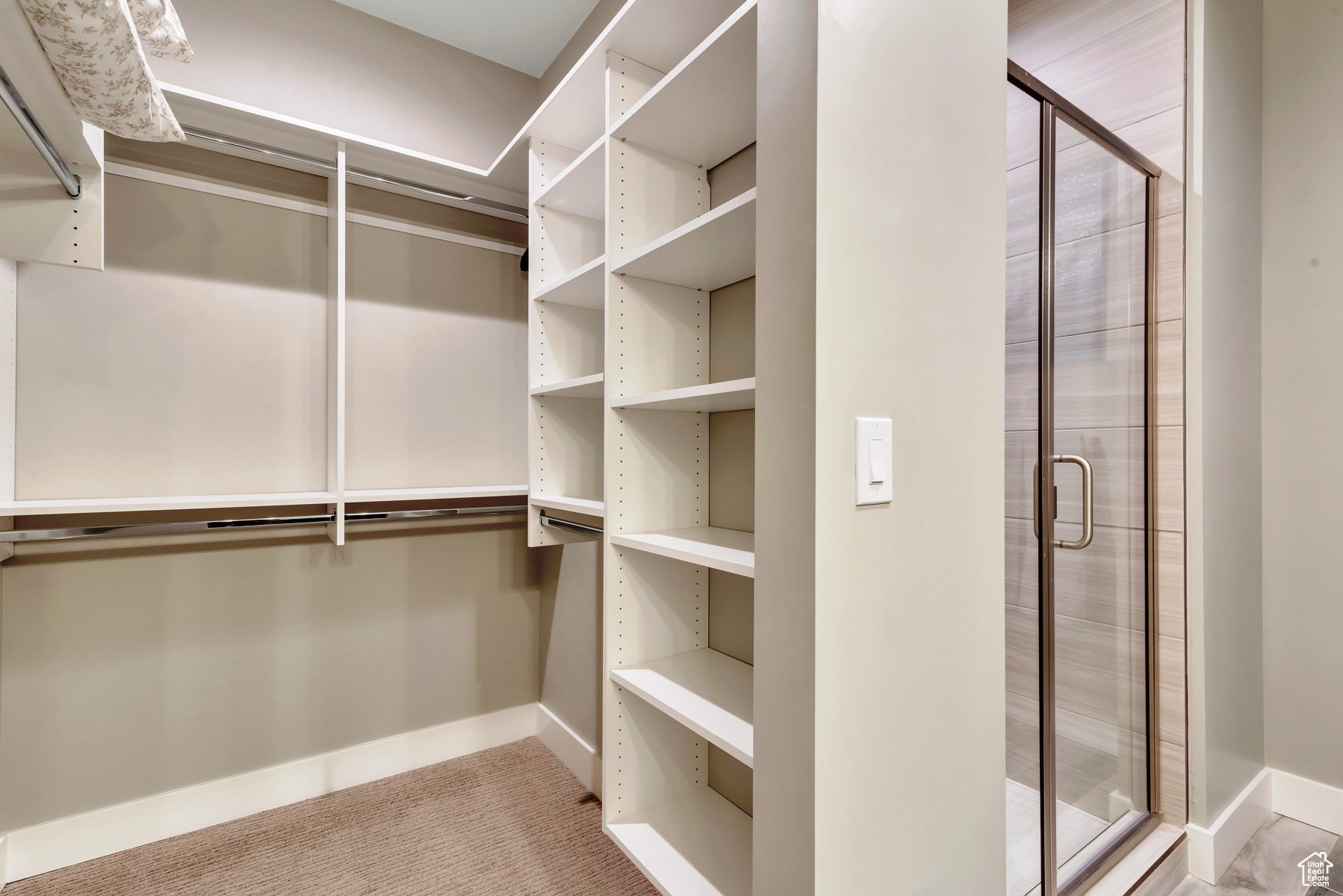 MAYFLOWER LAKESIDE - Residential