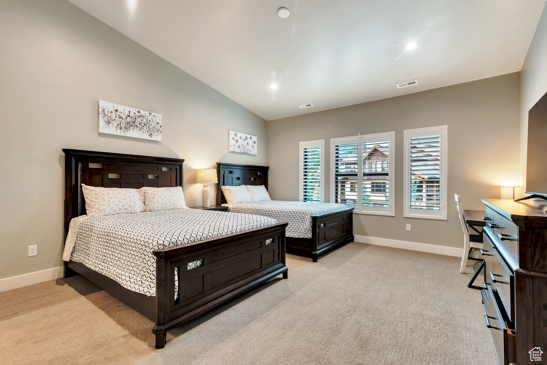 MAYFLOWER LAKESIDE - Residential