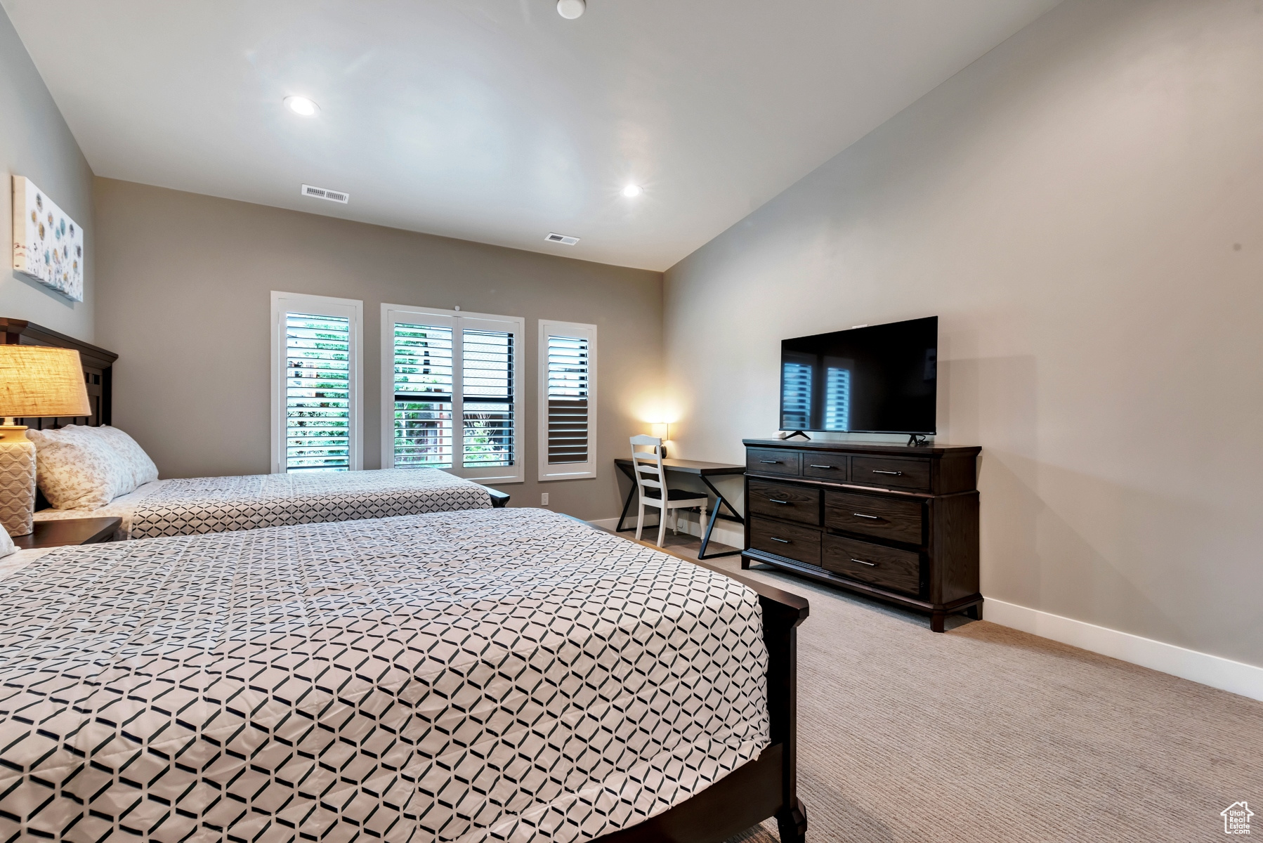 MAYFLOWER LAKESIDE - Residential