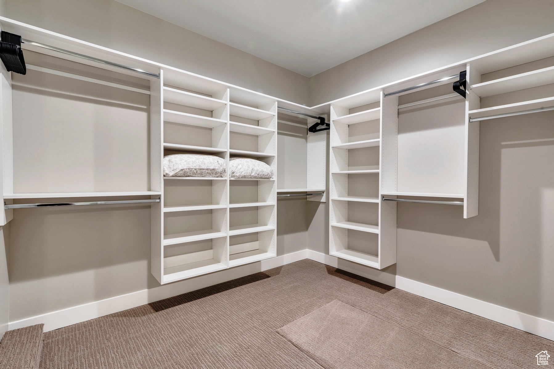 MAYFLOWER LAKESIDE - Residential