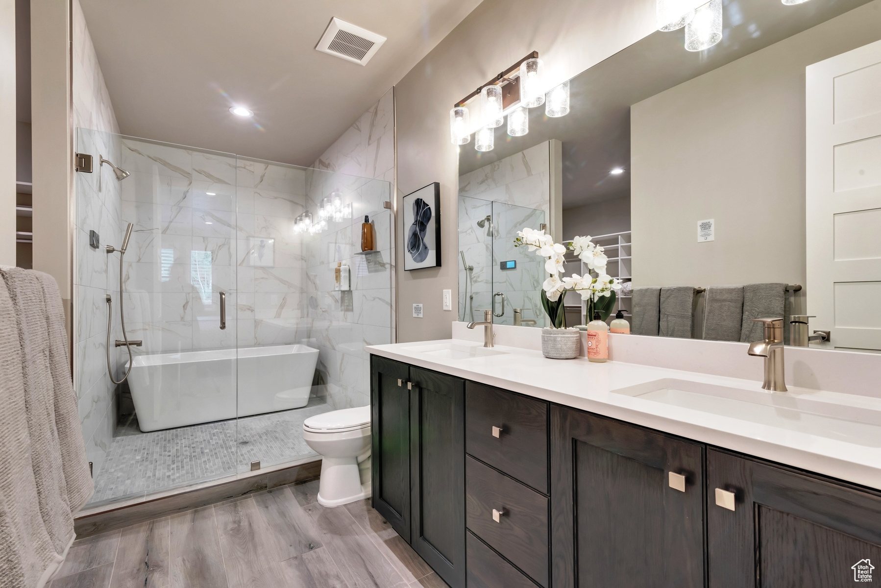 MAYFLOWER LAKESIDE - Residential