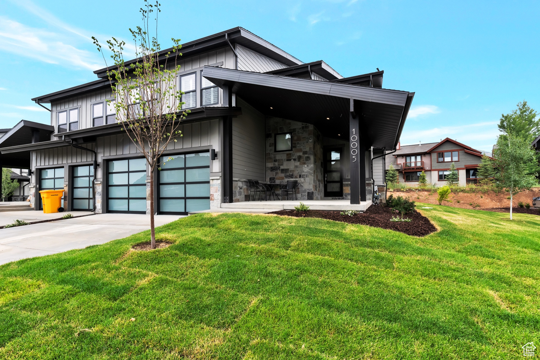 MAYFLOWER LAKESIDE - Residential