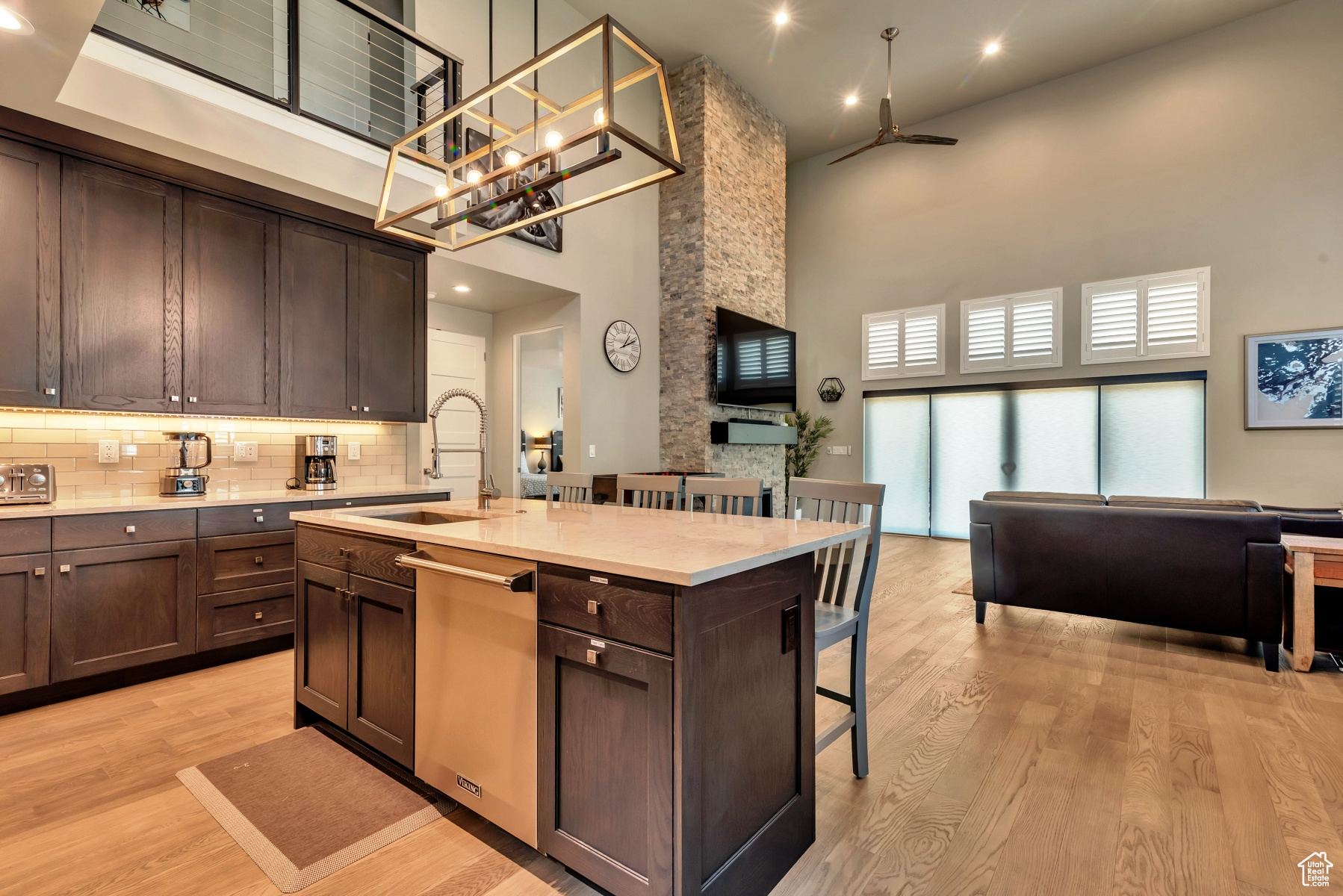 MAYFLOWER LAKESIDE - Residential