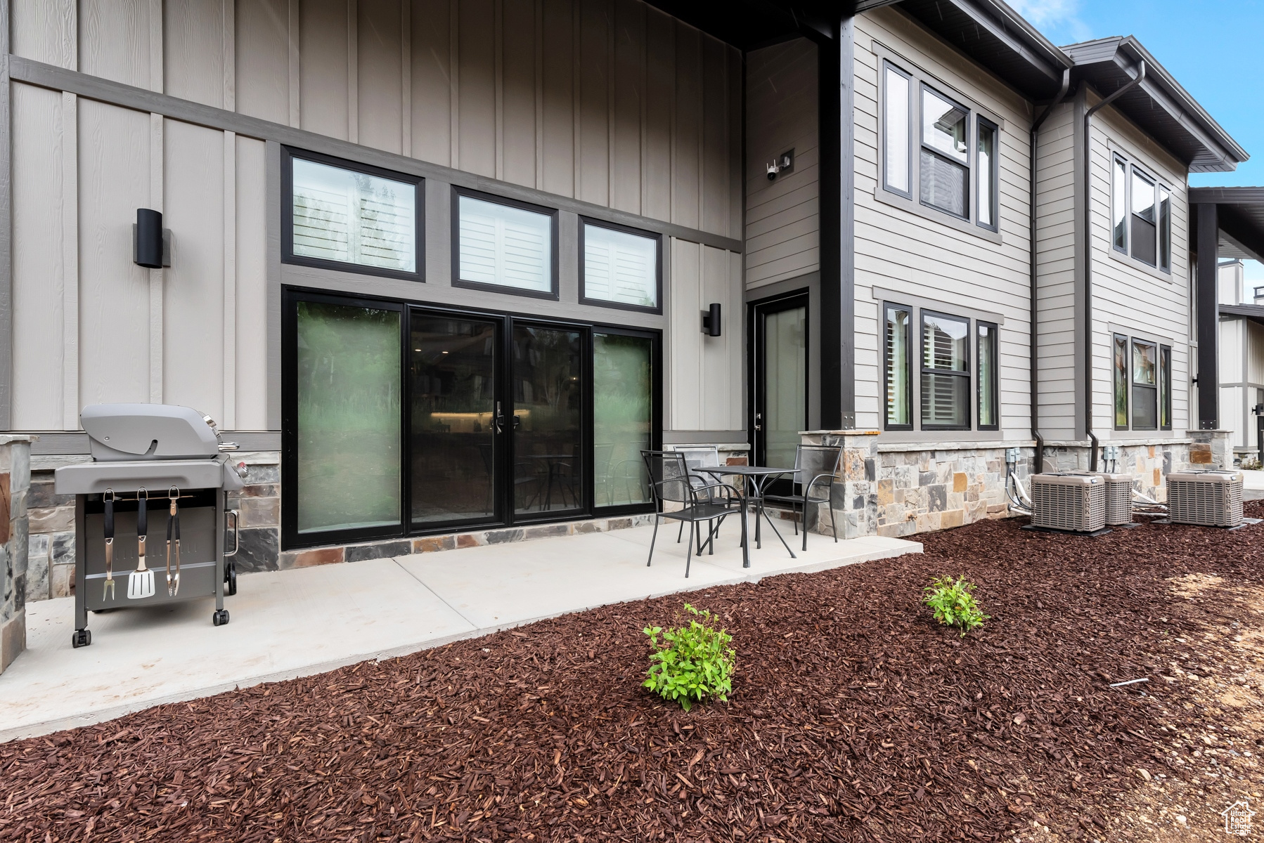 MAYFLOWER LAKESIDE - Residential