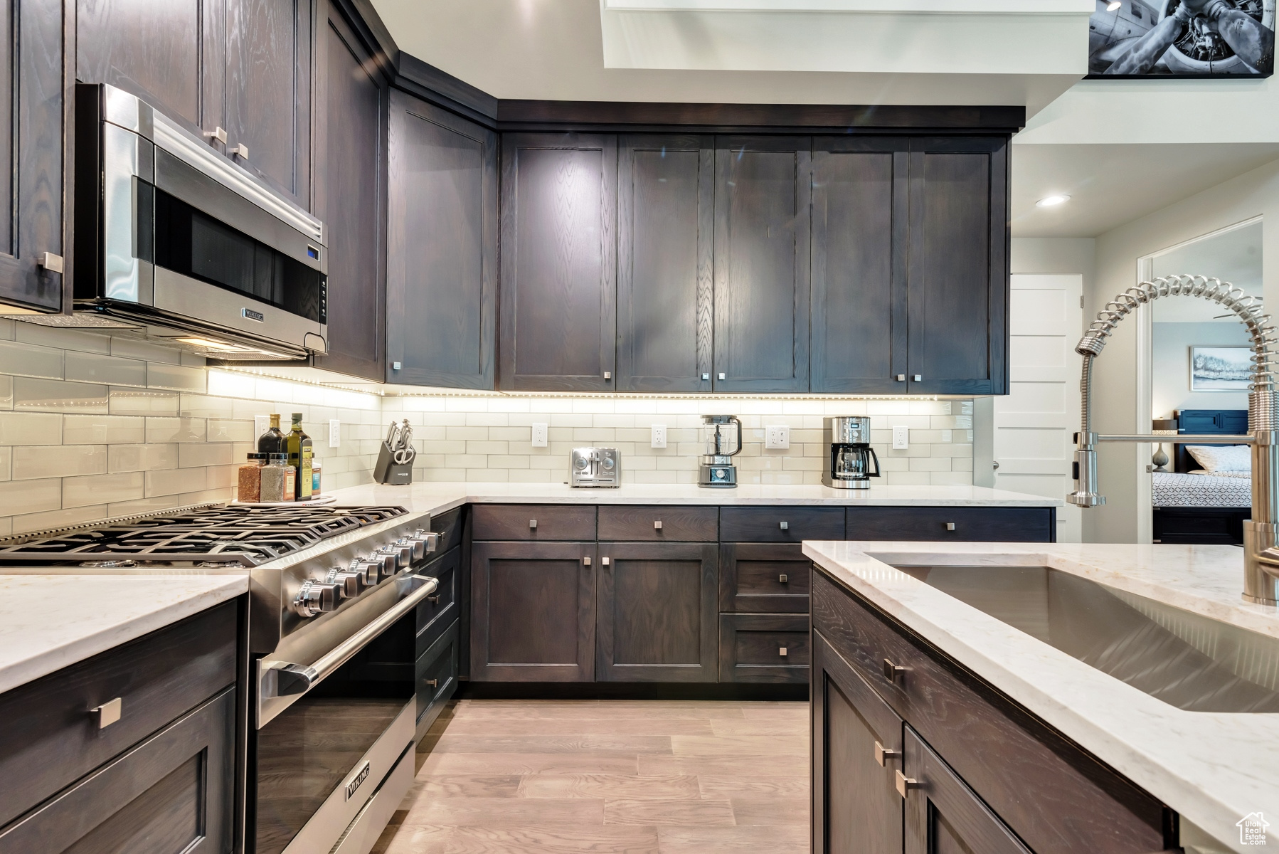 MAYFLOWER LAKESIDE - Residential