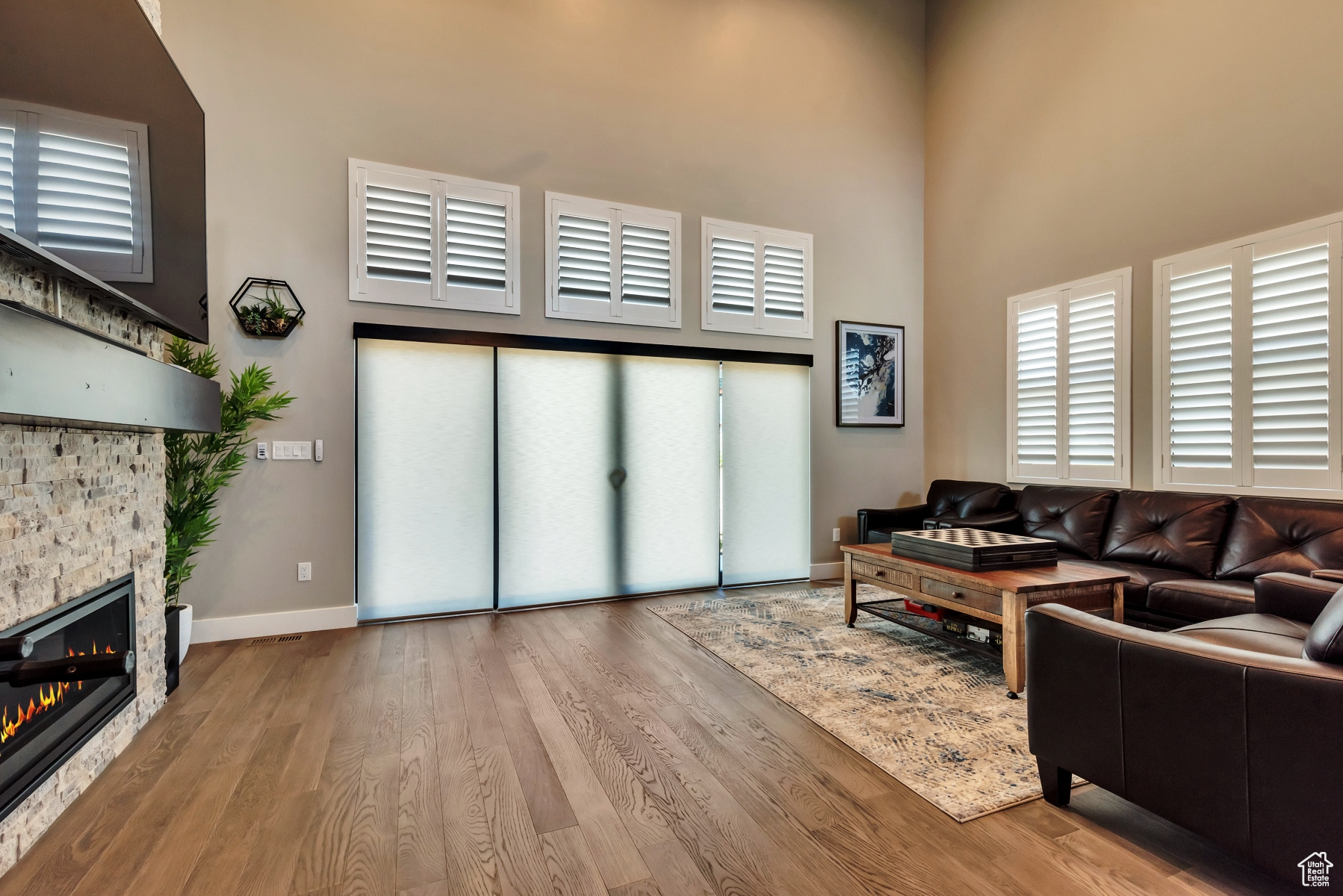 MAYFLOWER LAKESIDE - Residential