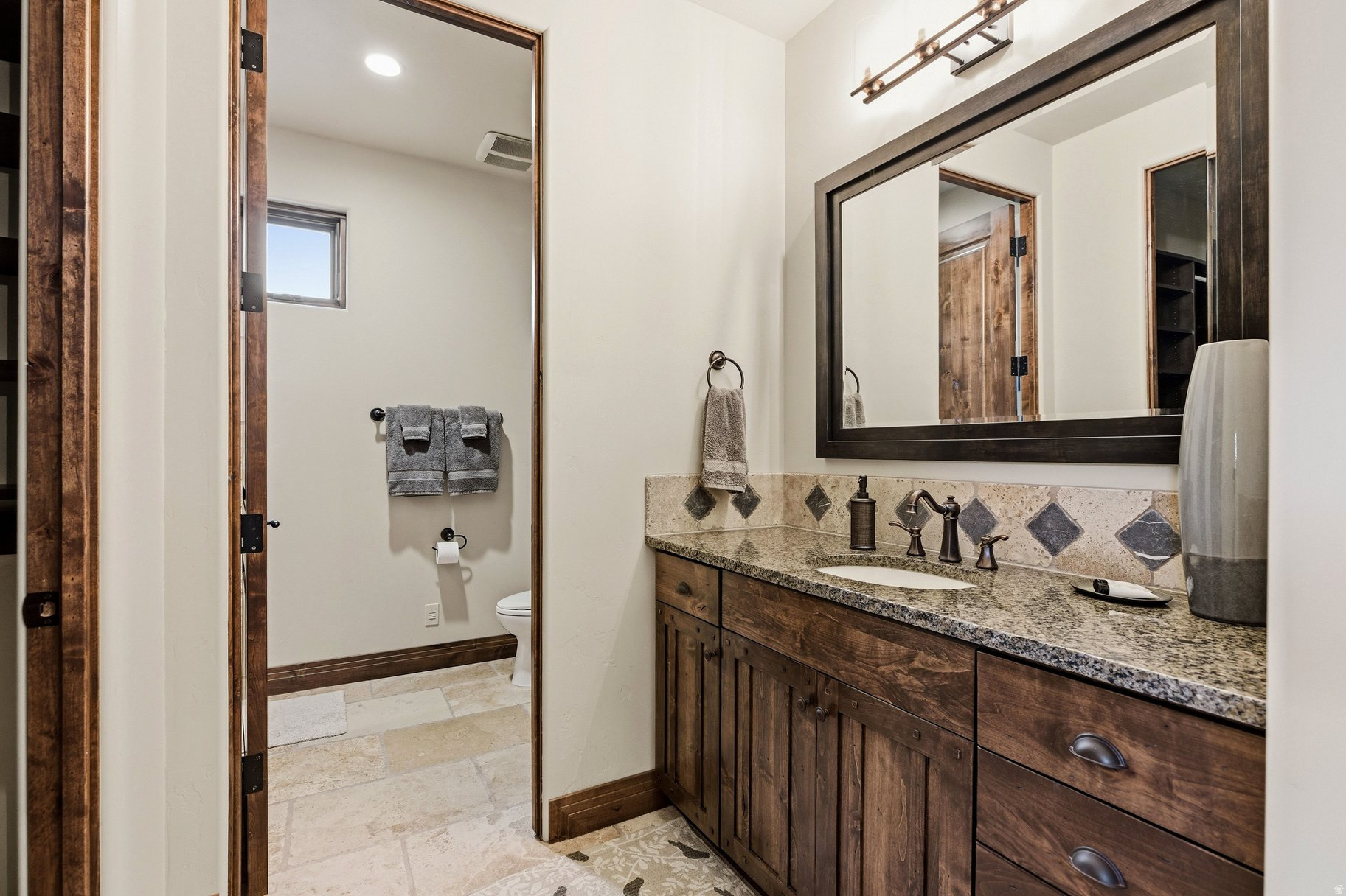 CLIFFS OF SNOW CANYO - Residential