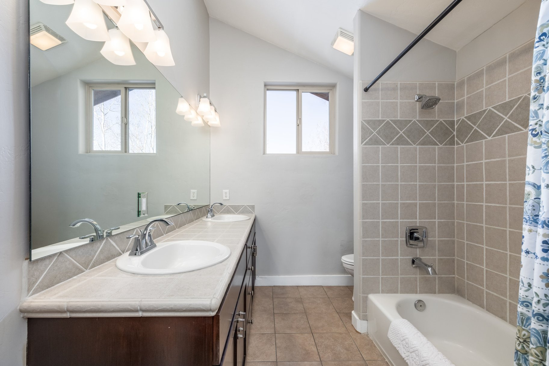 TRAILSIDE PARK - Residential