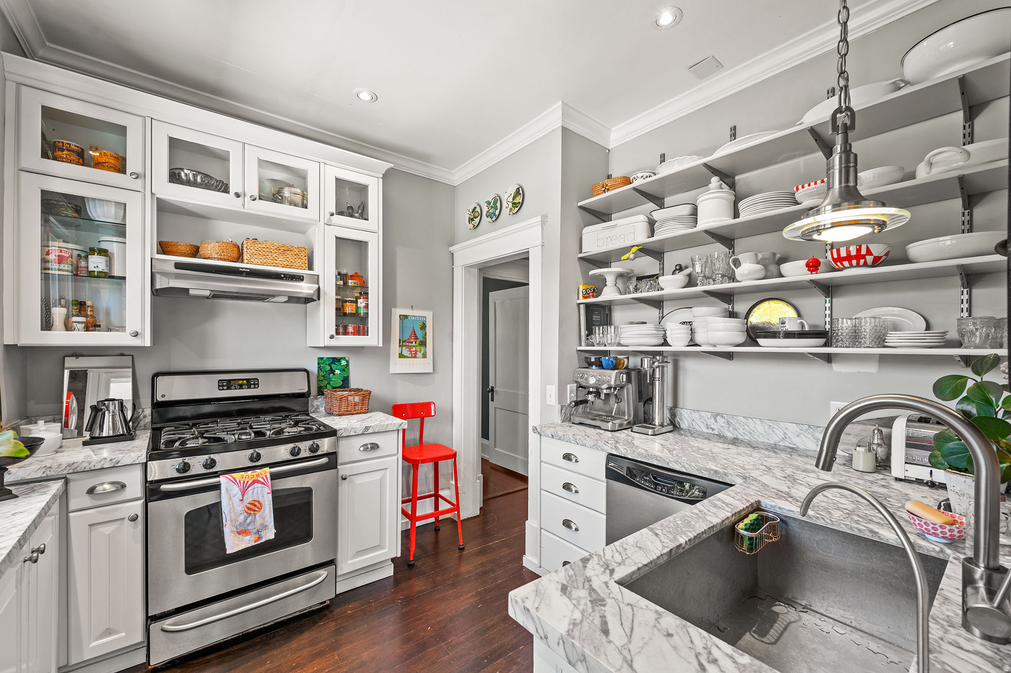 DORIUS CONDO - Residential