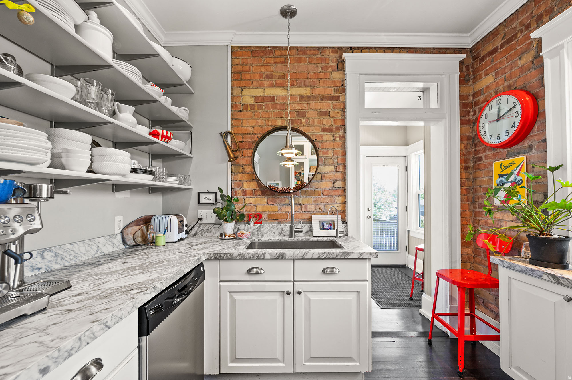 DORIUS CONDO - Residential