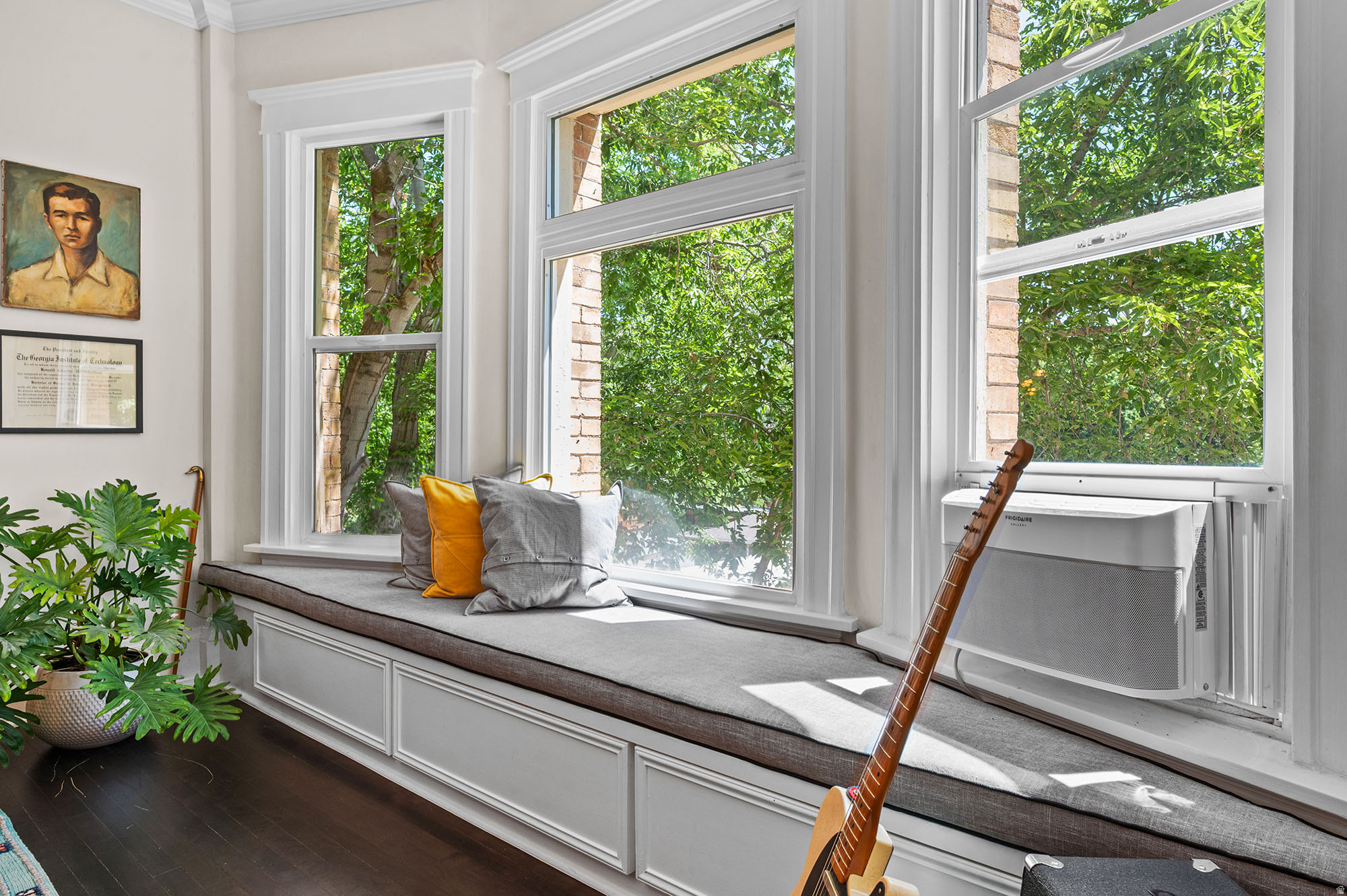 DORIUS CONDO - Residential