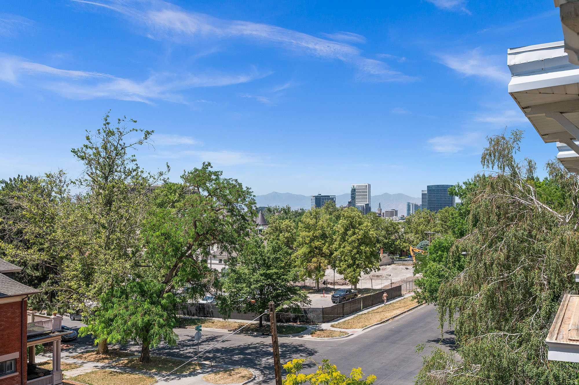 DORIUS CONDO - Residential