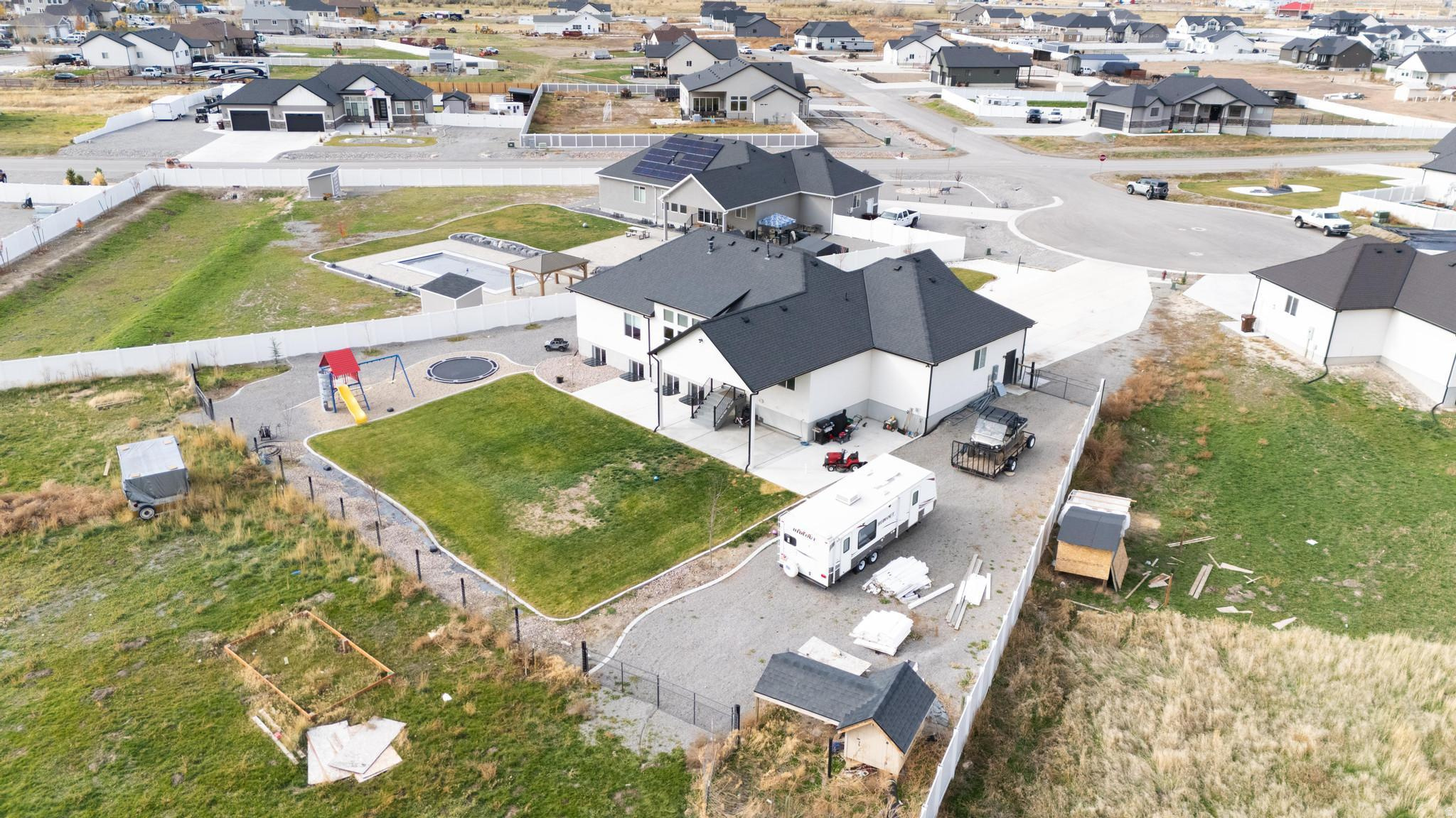 BRIDLE WALK - Residential