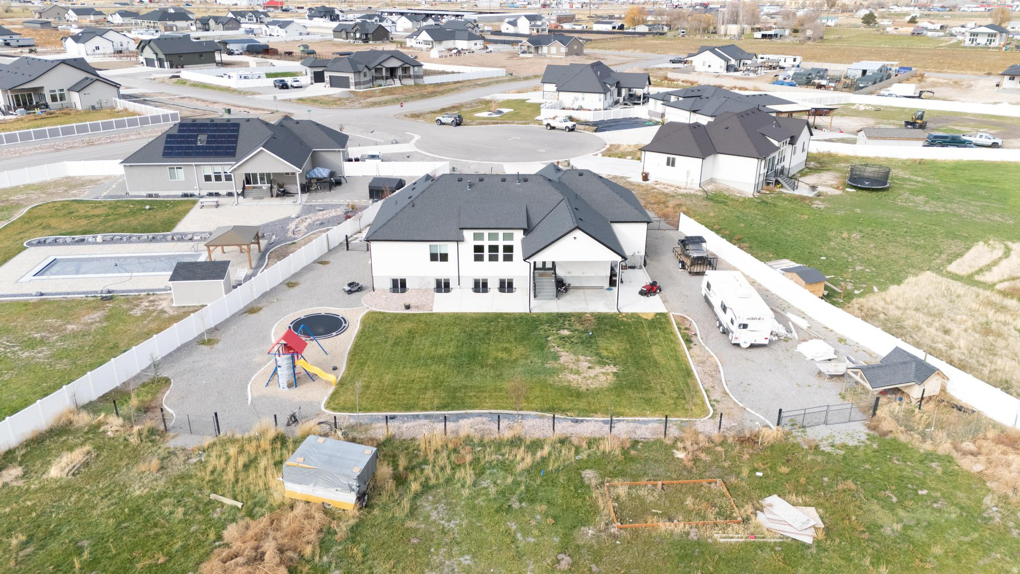 BRIDLE WALK - Residential