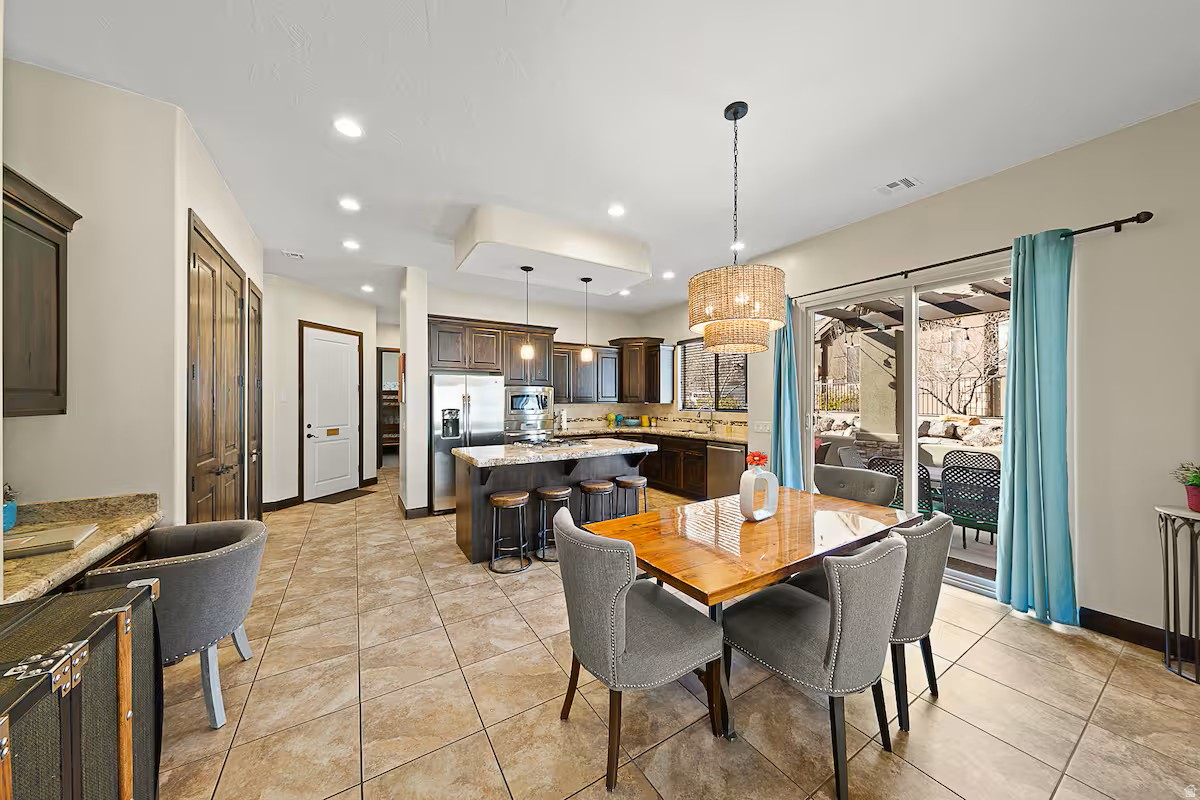 CORAL RIDGE TOWNHOMES PH 2 - Residential