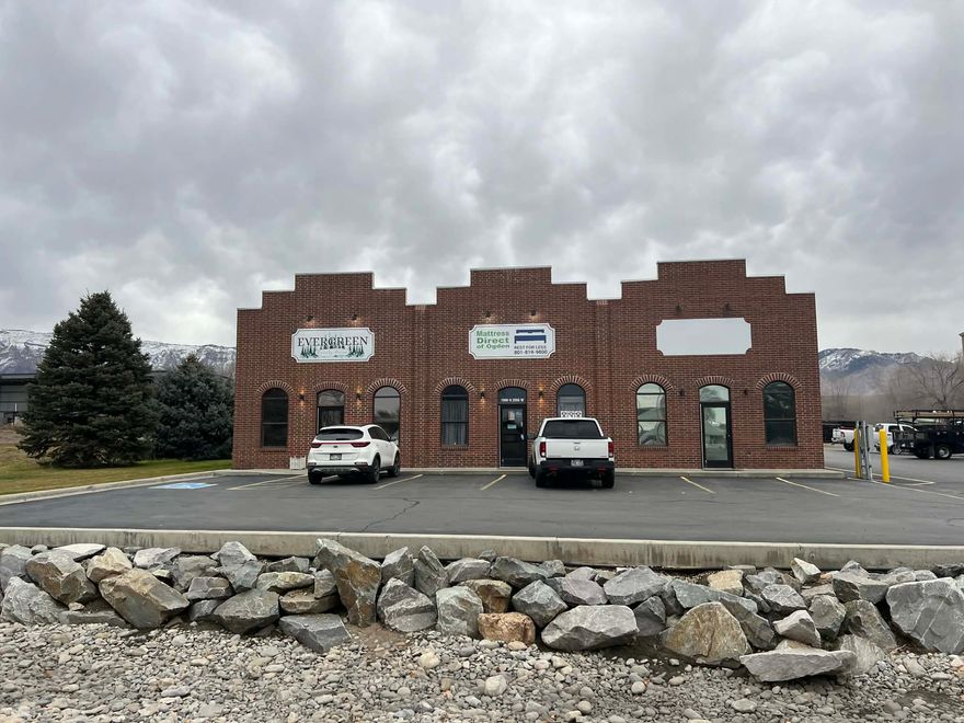 This retail space in Farr West is now available for lease, offering approximately 1,100 square feet of versatile space zoned C-2 by Farr West City. This end unit features a spacious, open main area complemented by multiple private offices, a kitchen area, and washer/dryer hookups. Abundant natural light streams in, creating a welcoming environment for both customers and employees. Conveniently located near the freeway and major roads, the property provides excellent accessibility. Tenant improvements are negotiable, allowing you to customize the space to fit your business needs.