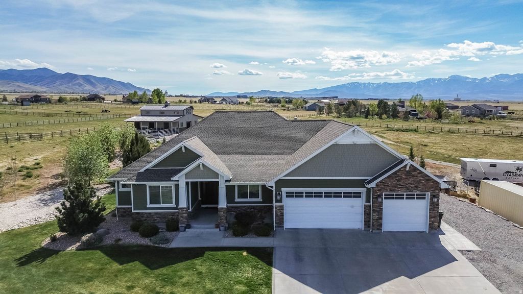 Photo of 3085 N BRONZEWOOD CIR N #26, Erda, UT 84074 (MLS # 2149367)