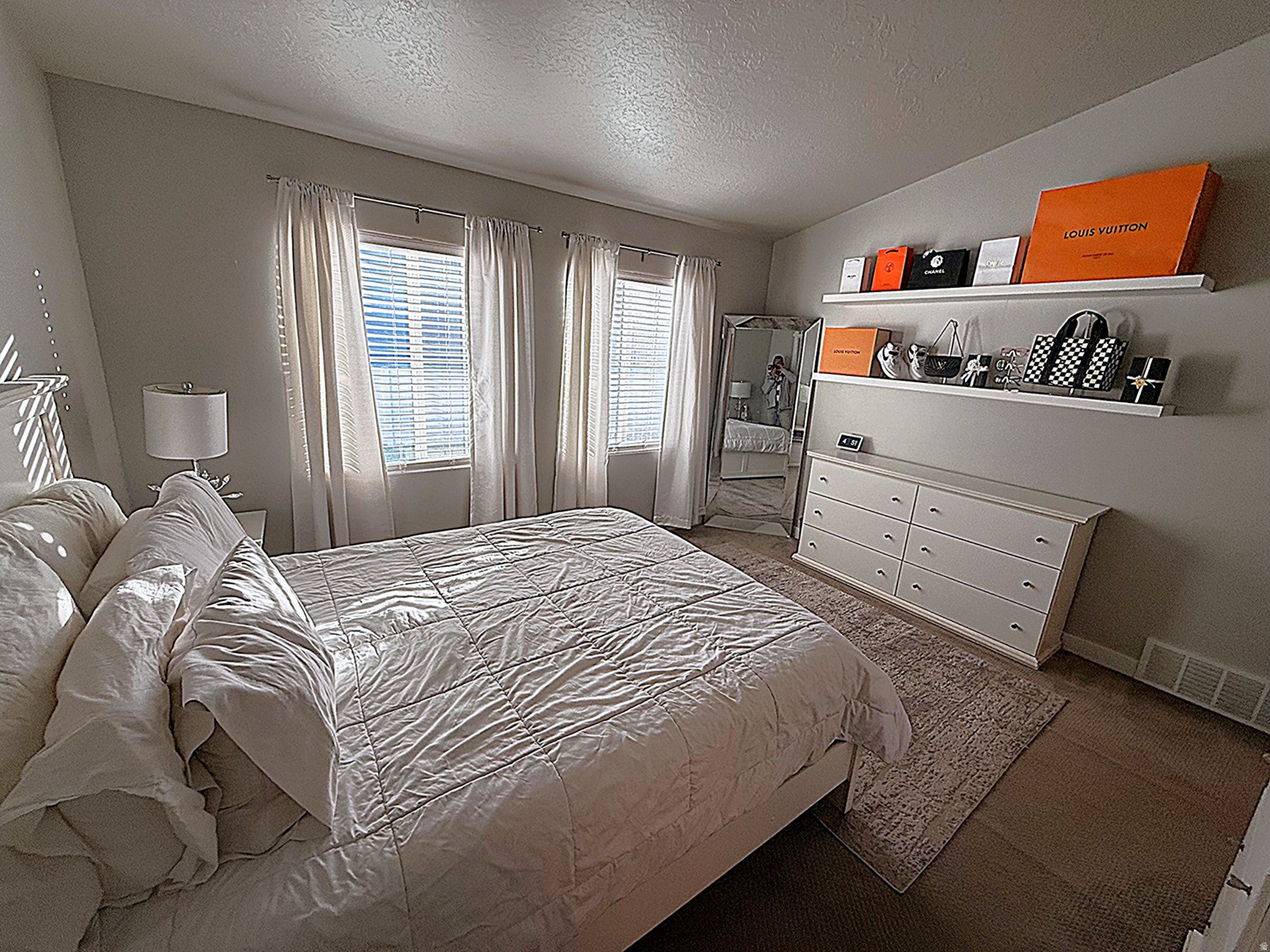 BROADVIEW SHORES - Residential