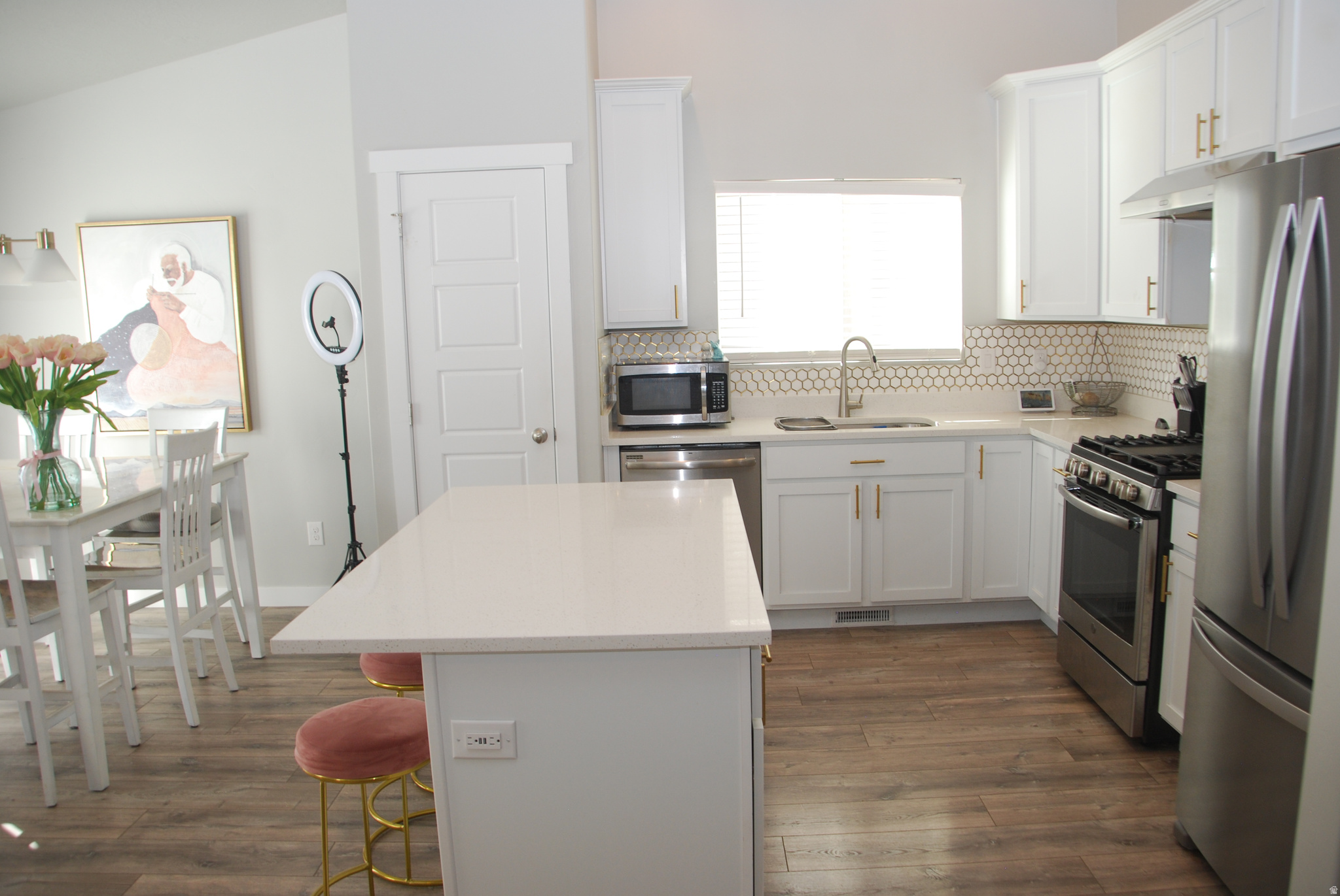 BROADVIEW SHORES - Residential