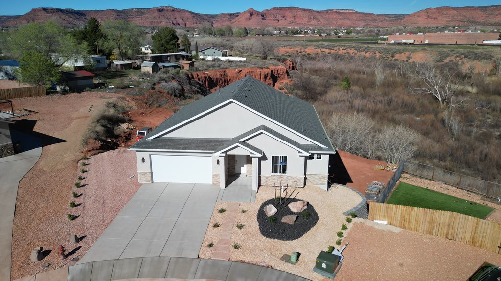 Photo of 1449 S SAGE CT, Kanab, UT 84741 (MLS # 2146360)