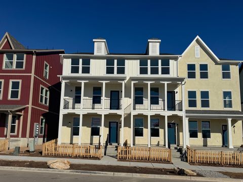 Townhouse For Sale - 1471 N 1875 #163<br/> Layton, UT 84041
