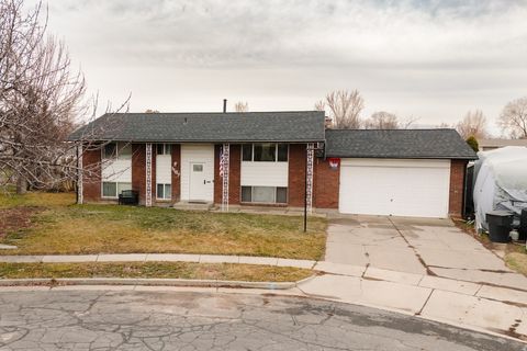 Tiny photo for 1167 W 2100 N, Clinton, UT 84015 (MLS # 2136337)