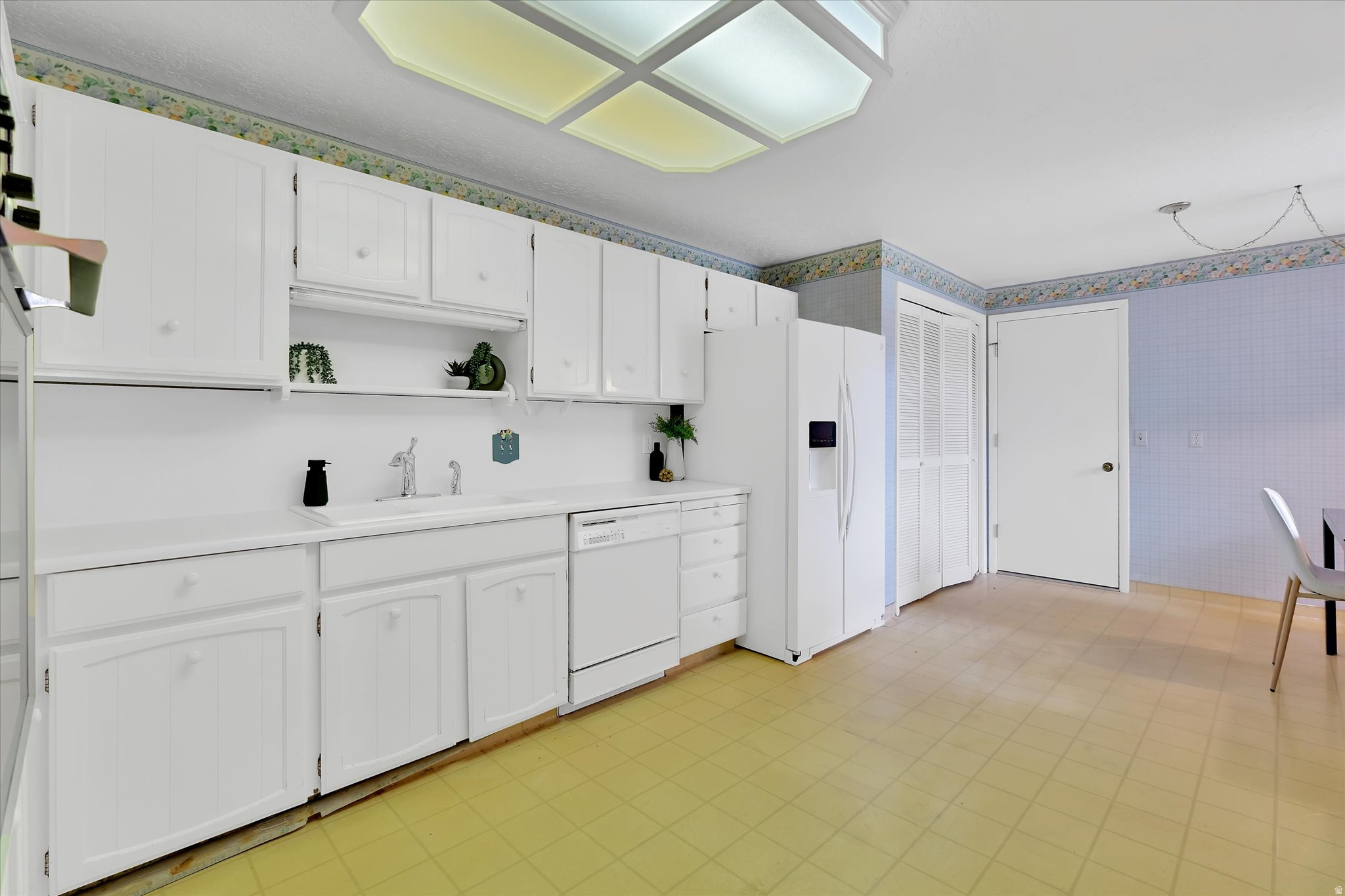 ASPEN CONDOMINIUMS - Residential