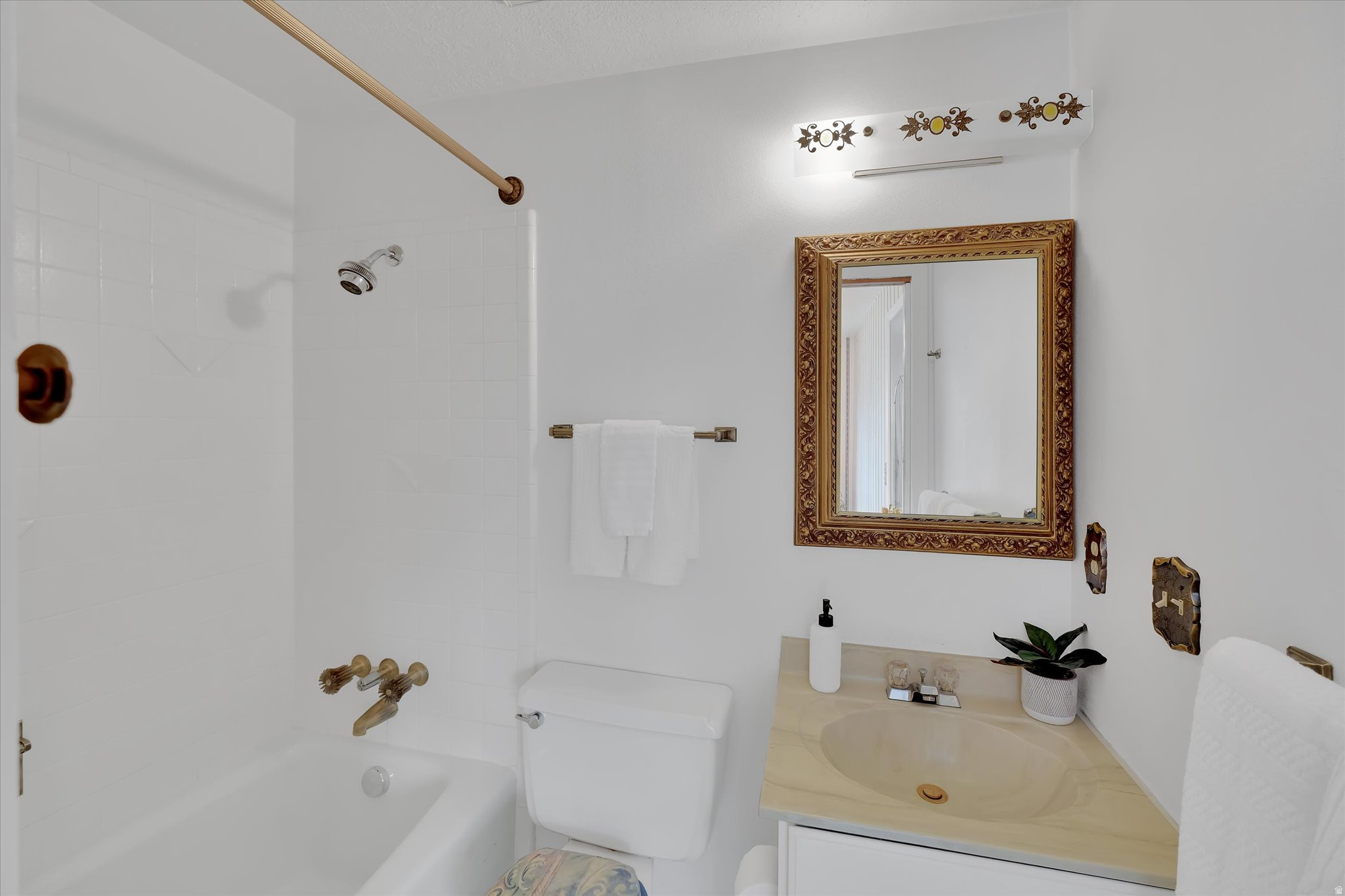 ASPEN CONDOMINIUMS - Residential