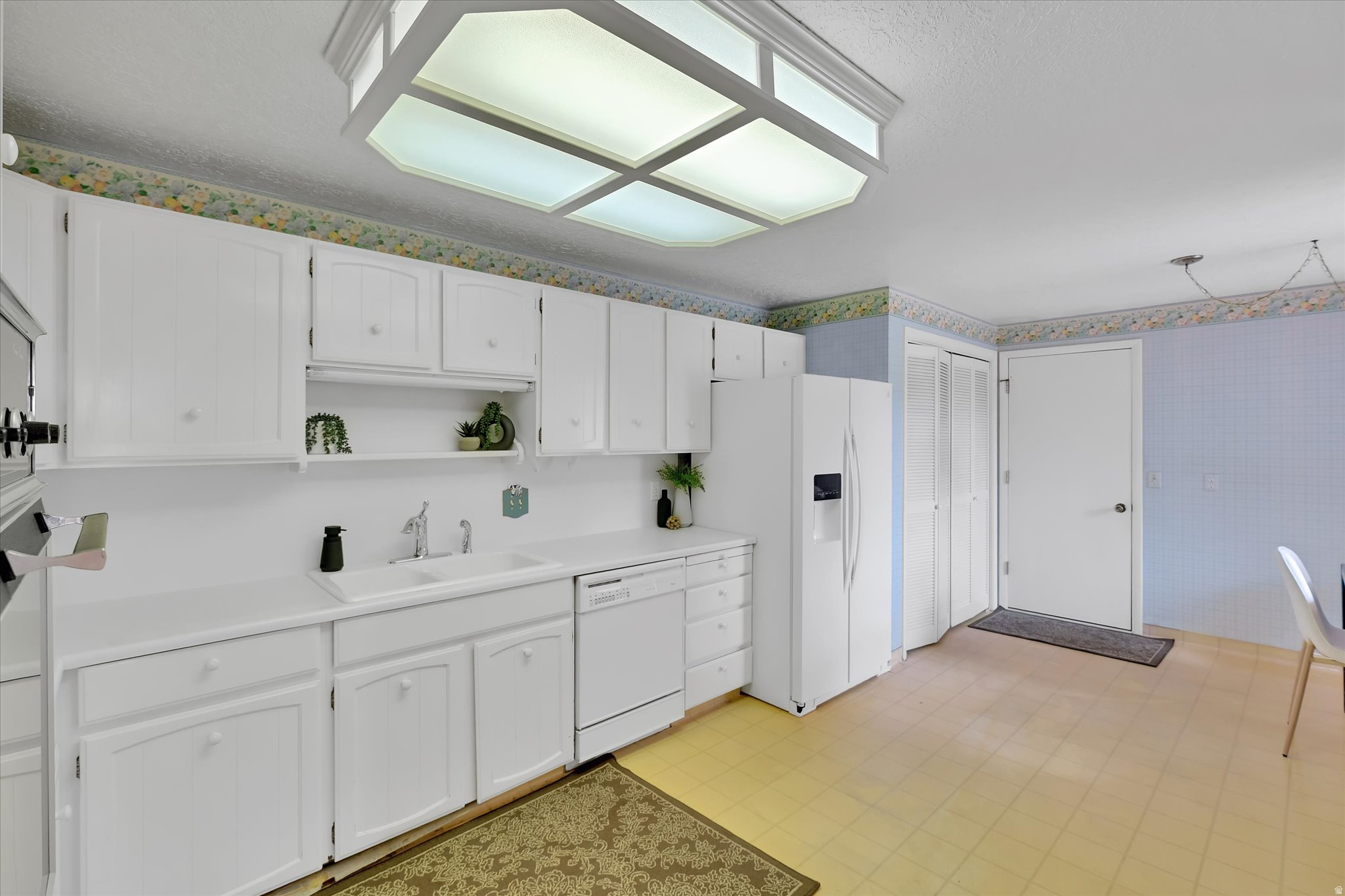 ASPEN CONDOMINIUMS - Residential