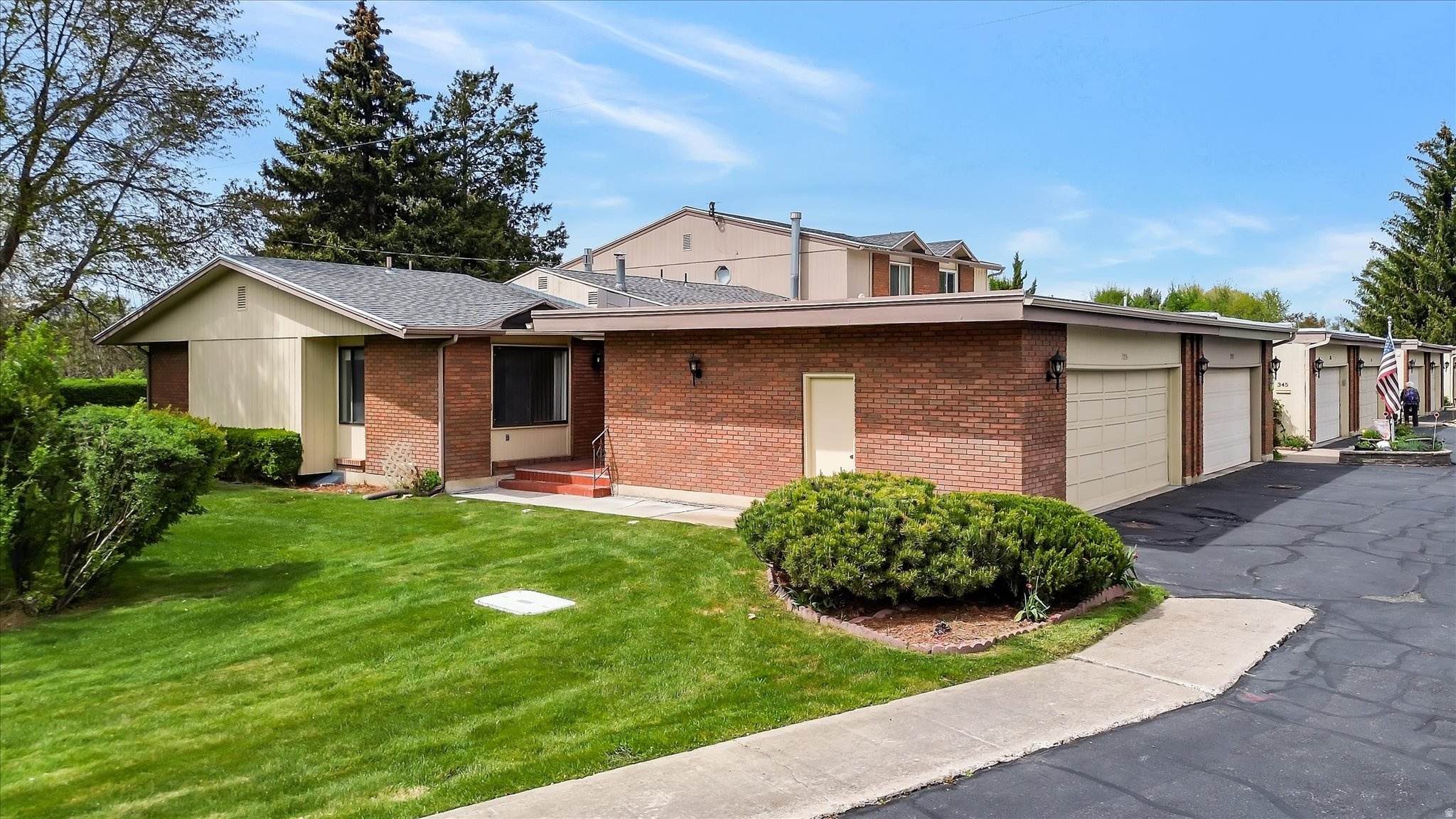 ASPEN CONDOMINIUMS - Residential