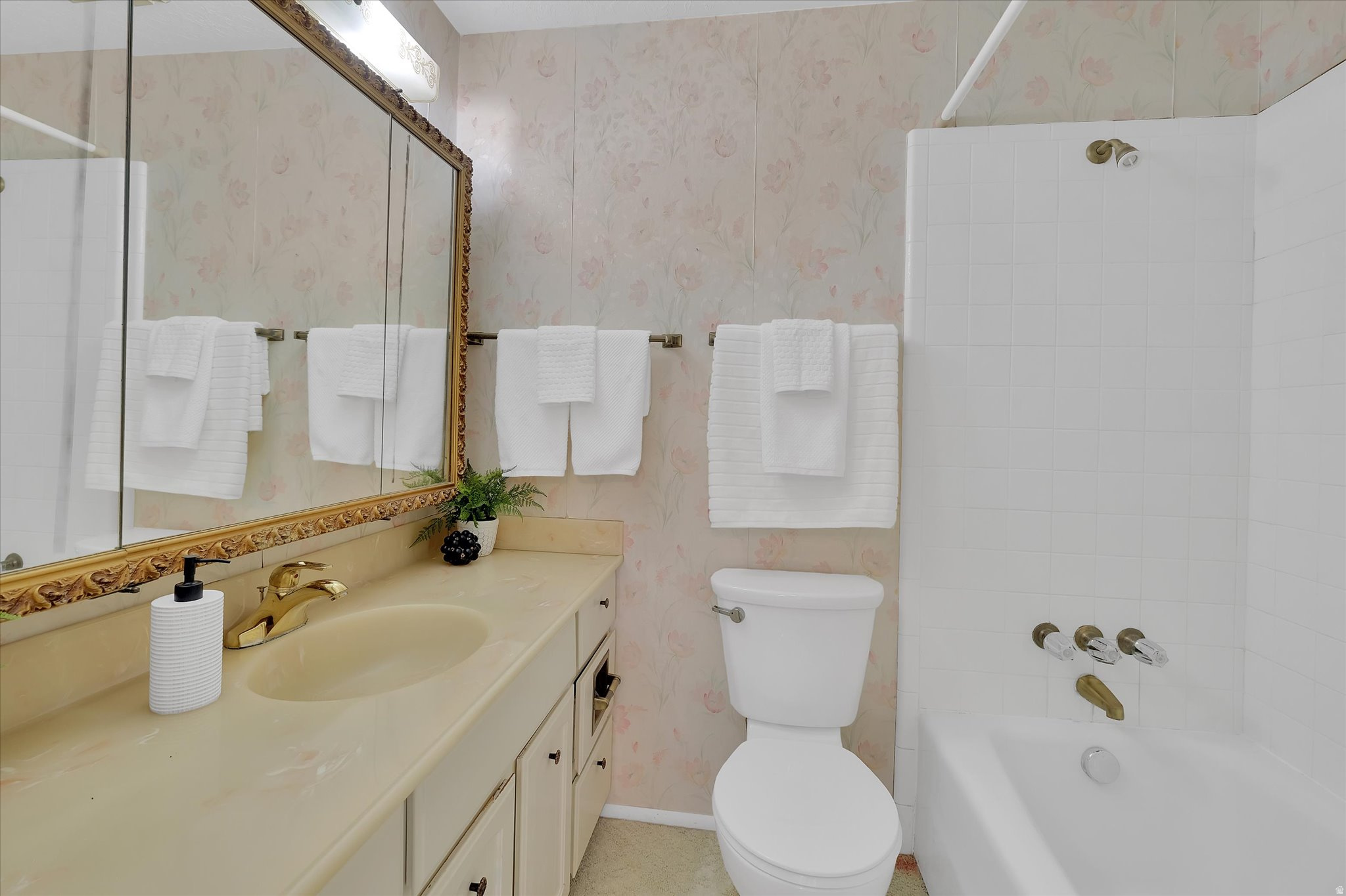 ASPEN CONDOMINIUMS - Residential