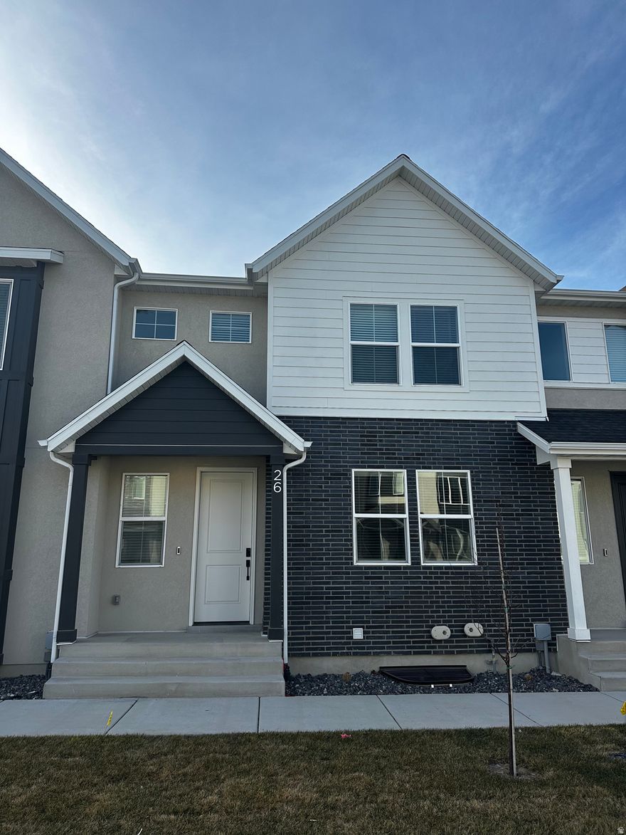 Fully finished, luxury townhome in gorgeous Mapleton. Come experience the tranquility of Mapleton. Removed from the busyness of Utah County, this community provides a quiet, yet convenient location. Tucked away in a developed community, yet providing quick and easy access to shopping, restaurants, golf, and other outdoor activities. Minutes to Spanish Fork and Springville. Seller is offering concessions with using preferred lender.