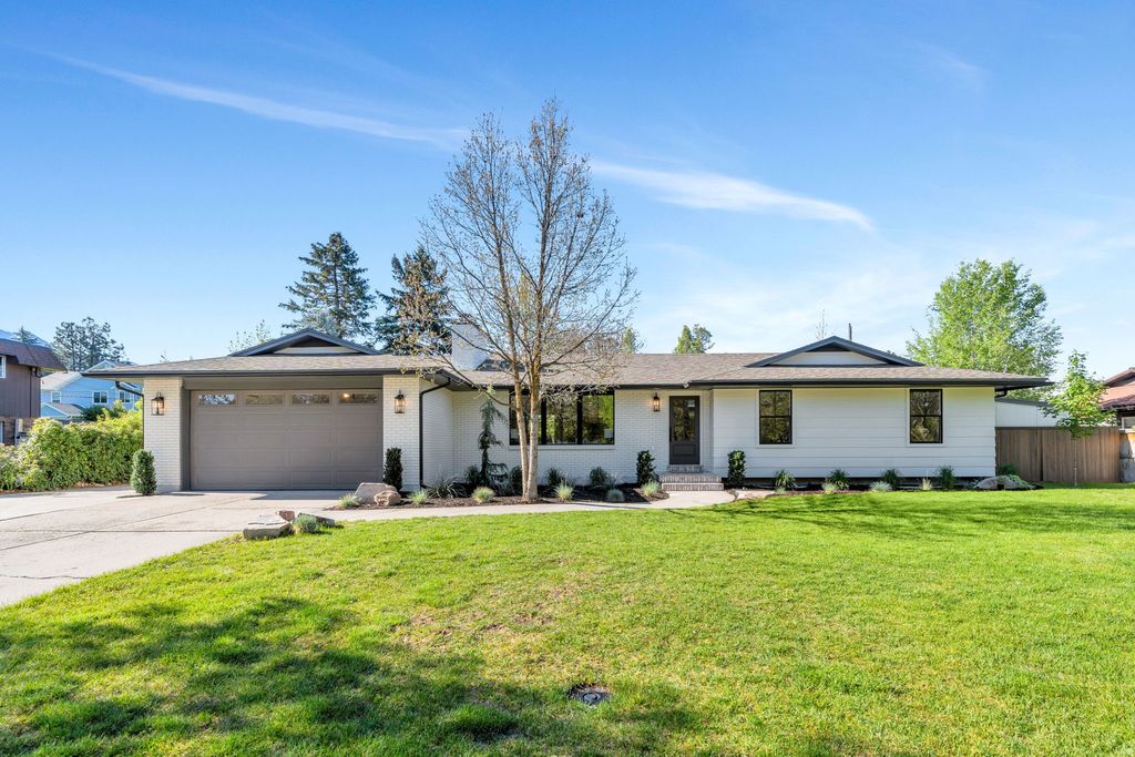 Photo of 2050 E WILDWOOD DR, Holladay, UT 84121 (MLS # 2155384)
