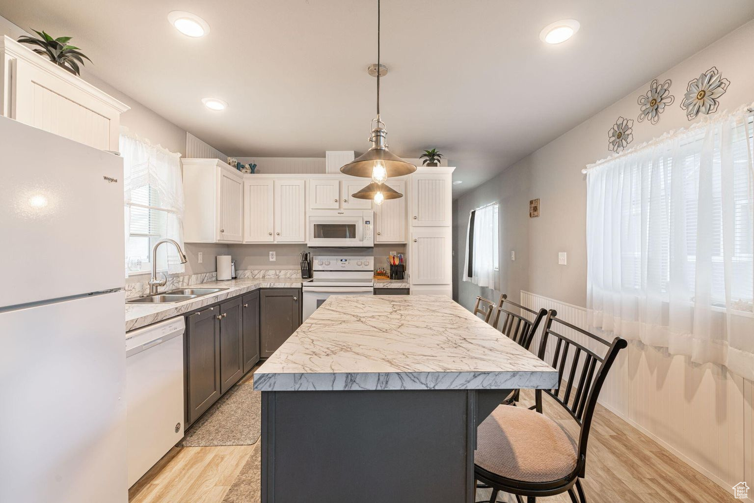 CANYON BREEZE RV RESORT - Residential
