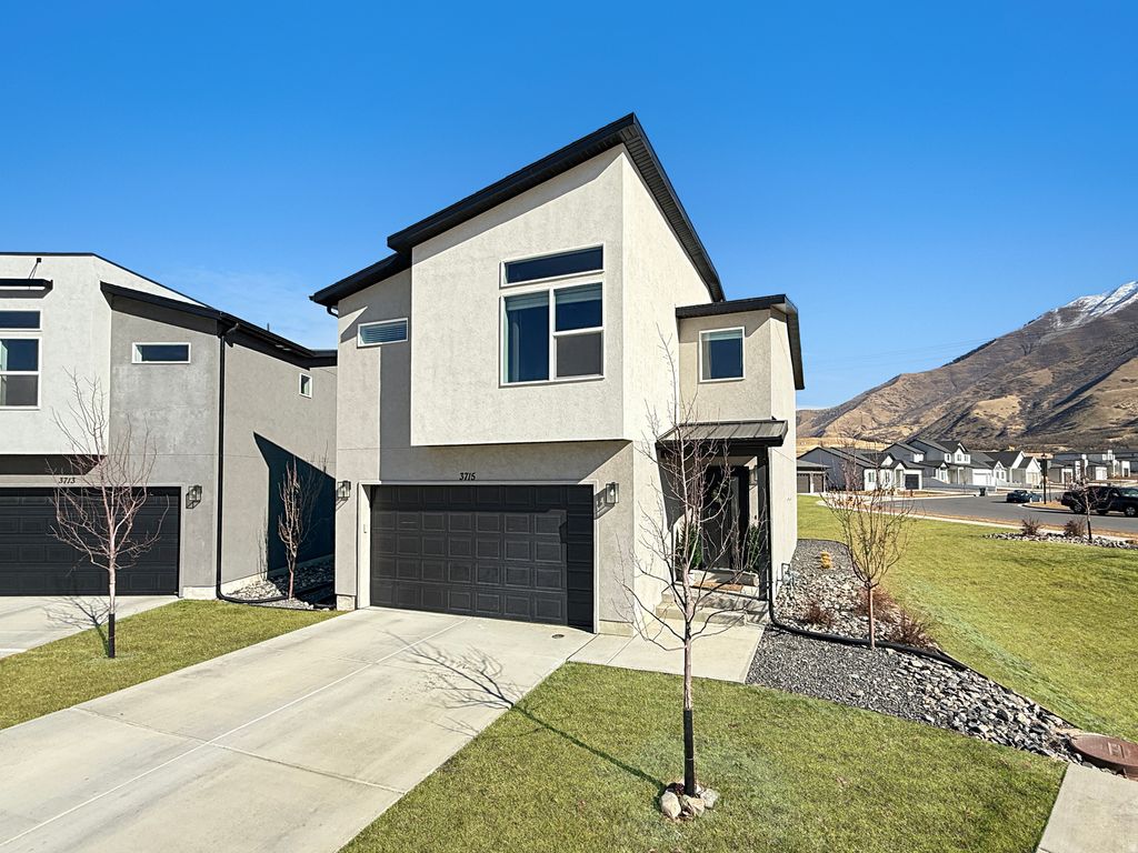 Photo of 3715 S WHITE ASH DR, Mapleton, UT 84664 (MLS # 2135926)